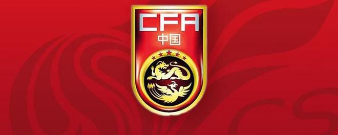 汤姆·哈迪在全片中都面带黑色面罩，但靠着眼神的转换也能让观众感受到角色的霸气。