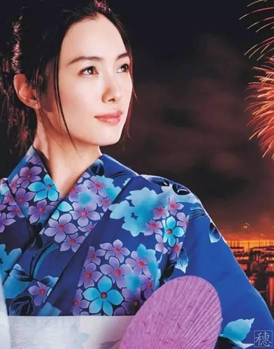 与此同时，影片的制式海报也随之释出，本片将以 《龙与地下城：侠盗荣耀》:朋友，你知道跑团吗？