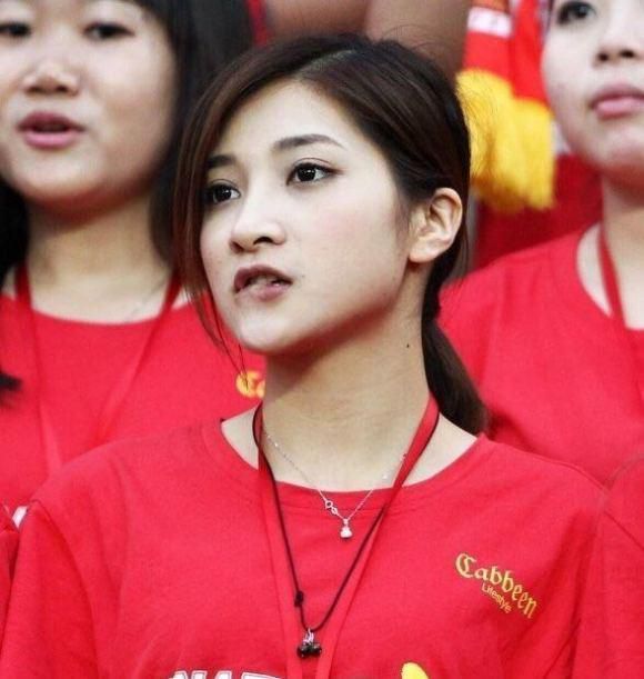 影片发布一组角色剧照，并同步曝光演员阵容，在杭州的湖光山色中，正上演这场关于“爱和美味”的温暖故事。